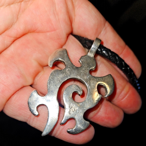 TRIBAL SON GOTHIC TORTOISE NECKLACE - Picture 5 of 5